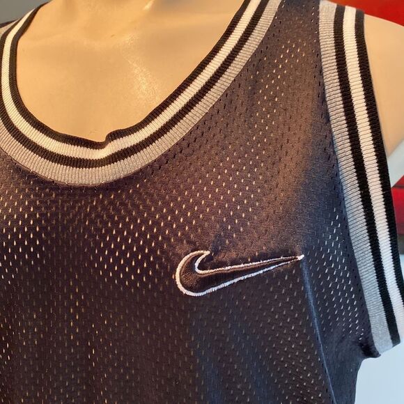 Z Vintage Nike Tank Top Medium Mesh Ribbed Trim Embroidered Logo - Picture 2 of 6